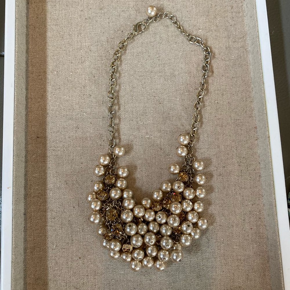 The limited necklace with pearl and rhinestone